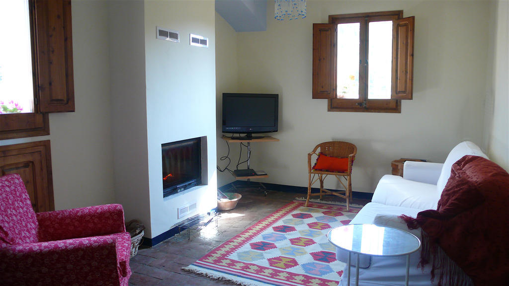Villa La Casanova De Beuda Chambre photo